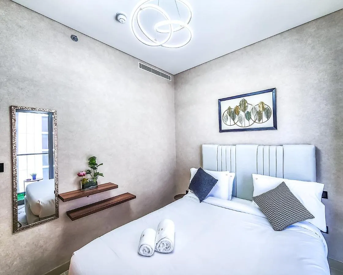 Stay Phenomenal 1 Bedroom Holiday Home Near Burj Khalifa Dubai
